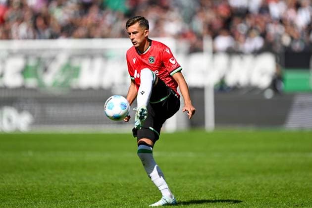 2. Bundesliga - Hannover 06 - 1. FC Kaiserslautern am 14.09.2024 in der HDI Arena in Hannover Bartlomiej Wdowik (Hannover 96) am Ball.