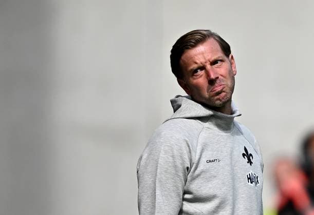 Sport Bilder des Tages 14.09.2024, xfux, Fussball 2.Bundesliga, SV Darmstadt 98 - Eintracht Braunschweig, v.l. Trainer Florian Kohfeldt (SV Darmstadt 98) enttaeuscht, enttaeuscht schauend, dissapointed gibt Anweisungen, gestikuliert, mit den Armen gestikulieren gives instructions, gesticulate, gesticolando. (DFL DFB REGULATIONS PROHIBIT ANY USE OF PHOTOGRAPHS as IMAGE SEQUENCES and or QUASI-VIDEO. Eine Lizenzierung des Lichtbildwerkes an und oder durch den SV Darmstadt 1898 e.V. sowie Tochterunternehmen ist nicht gestattet. No release of or sale to SV Darmstadt 1898 e.V.)) Darmstadt