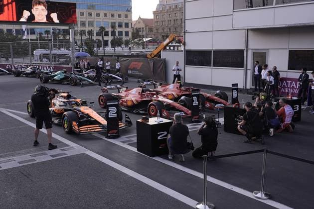 14.09.2024, Baku City Circuit , Baku, FORMULA 1 QATAR AIRWAYS AZERBAIJAN GRAND PRIX 2024 ,im Bild Poleposition für Charles Leclerc (MCO), Scuderia Ferrari HP, 2. Startplatz für Oscar Piastri (AUS), McLaren F1 Team, 3. Startplatz für Carlos Sainz Jr. (ESP), Scuderia Ferrari HP Defodi-506_20240914_hbr_6908