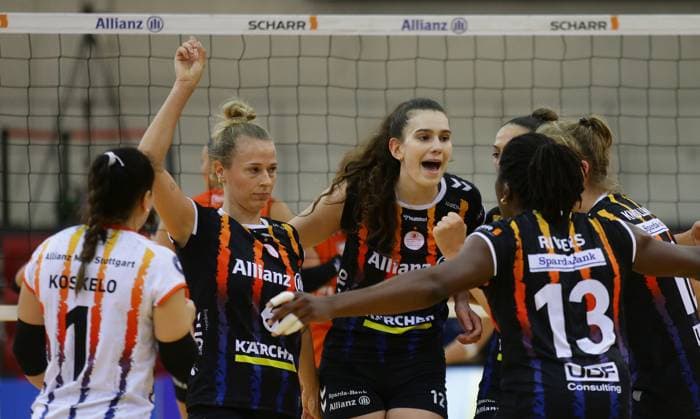 BAU Stuttgart , Volleyball Hummel-Cup MTV Allianz Stuttgart vs. Viteos NUC Neuchatel , von links: Antonia Stautz Lucia Gomez ( Stgt )