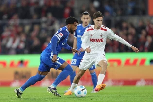 Xavier Amaechi (1.FC Magdeburg) und Denis Huseinbasic (1. FC Koeln) im Zweikampf waehrend des Spiels der 2. Bundesliga zwischen 1. FC Köln und 1. FC Magdeburg im RheinEnergieStadion am 14. September 2024 in Köln, Deutschland. (Foto von Oliver Kaelke DeFodi Images) +++ Xavier Amaechi (1.FC Magdeburg) und Denis Huseinbasic (1. FC Koeln) battle for the ball during the 2. Bundesliga match between 1. FC Köln and 1. FC Magdeburg at RheinEnergieStadion on September 14, 2024 in Cologne, Germany. (Photo by Oliver Kaelke DeFodi Images) DFB DFL REGULATIONS PROHIBIT ANY USE OF PHOTOGRAPHS AS IMAGE SEQUENCES AND OR QUASI-VIDEO. Defodi-678_2024_09_14_OK_KOEFCM_0352