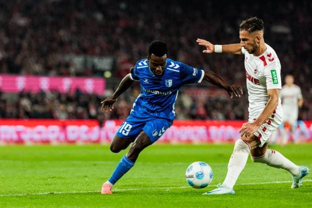 2. Fußball Bundesliga: 1. FC Köln - 1. FC Magdeburg; 14.09.2024 Zweikampf Lubambo Musonda (1. FC Magdeburg, 19), Leart Paqarada (1. FC Köln, 17) 2. Fußball Bundesliga, 1. FC Köln - 1. FC Magdeburg, Köln, Rheinenergiestadion am 14.09.2024 DFL REGULATIONS PROHIBIT ANY USE OF PHOTOGRAPHS AS IMAGE SEQUENCES AND OR QUASI-VIDEO.