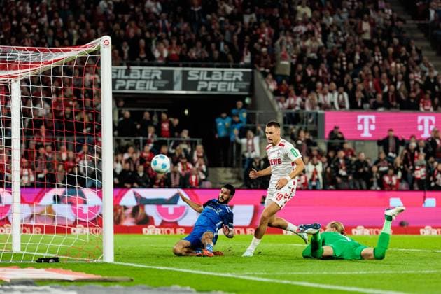 2. Fußball Bundesliga: 1. FC Köln - 1. FC Magdeburg; 14.09.2024 Zweikampf Mohammed El Hankouri (1. FC Magdeburg, 11), Tim Lemperle (1. FC Köln, 19), Dominik Reimann (1. FC Magdeburg, 1) - Torchance 2. Fußball Bundesliga, 1. FC Köln - 1. FC Magdeburg, Köln, Rheinenergiestadion am 14.09.2024 DFL REGULATIONS PROHIBIT ANY USE OF PHOTOGRAPHS AS IMAGE SEQUENCES AND OR QUASI-VIDEO.