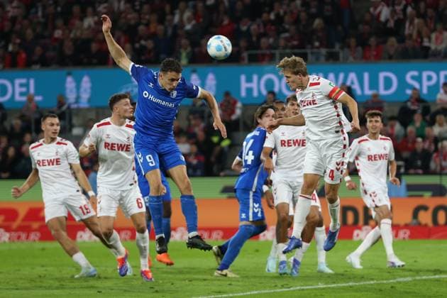 Martijn Kaars (1.FC Magdeburg) und Timo Huebers (1. FC Koeln) im Zweikampf waehrend des Spiels der 2. Bundesliga zwischen 1. FC Köln und 1. FC Magdeburg im RheinEnergieStadion am 14. September 2024 in Köln, Deutschland. (Foto von Oliver Kaelke DeFodi Images) +++ Martijn Kaars (1.FC Magdeburg) und Timo Huebers (1. FC Koeln) battle for the ball during the 2. Bundesliga match between 1. FC Köln and 1. FC Magdeburg at RheinEnergieStadion on September 14, 2024 in Cologne, Germany. (Photo by Oliver Kaelke DeFodi Images) DFB DFL REGULATIONS PROHIBIT ANY USE OF PHOTOGRAPHS AS IMAGE SEQUENCES AND OR QUASI-VIDEO. Defodi-678_2024_09_14_OK_KOEFCM_0872