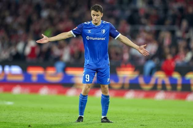 14.09.2024, 2. Fußball Bundesliga, 1. FC Köln - 1. FC Magdeburg, RheinEnergieSTADION, Saison 2024 2025: Martijn Kaars (1.FC Magdeburg 9) steht gestikulierend mit ausgebreiteten Armen auf dem Spielfeld DFB regulations prohibit any use of photographs as image sequences and or quasi-video. Nordrhein-Westfalen Deutschland