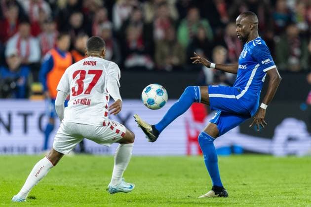 Fußball 2. Bundesliga 5. Spieltag 1. FC Köln - 1. FC Magdeburg am 14.09.2024 im RheinEnergieStadion in Köln Linton Maina ( Köln ), links - Silas Gnaka ( Magdeburg ), rechts DFB regulations prohibit any use of photographs as image sequences and or quasi-video.
