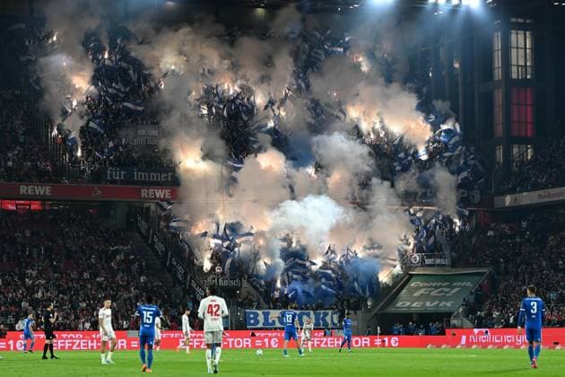 Fans Magdeburg Fans mit Pyrotechnik waehrend des Spiels der 2. Bundesliga zwischen 1. FC Köln und 1. FC Magdeburg im RheinEnergieStadion am 14. September 2024 in Köln, Deutschland. (Foto von Ralf Treese DeFodi Images) +++ Fans Magdeburg supporters use pyrotechnics during the 2. Bundesliga match between 1. FC Köln and 1. FC Magdeburg at RheinEnergieStadion on September 14, 2024 in Cologne, Germany. (Photo by Ralf Treese DeFodi Images) DFB DFL REGULATIONS PROHIBIT ANY USE OF PHOTOGRAPHS AS IMAGE SEQUENCES AND OR QUASI-VIDEO. Defodi-521_KOEFCM20240914_012