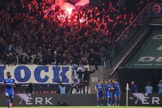 Fussball, 2.Bundesliga Saison 2024 2025 5. Spieltag 1.FC Köln - 1.FC Magdeburg 14.09.2024, RheinEnergieSTADION Torjubel 1.FC Magdeburg nach dem Tor zum Ausgleichstreffer zum 1-1 durch Falko Michel (1.FC Magdeburg, 21) die Spieler freuen sich Köln RheinEnergieSTADION Nordrhein-Westfahlen Deutschland