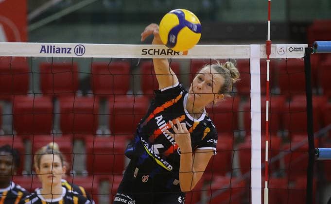 BAU Stuttgart , Volleyball Hummel-Cup MTV Allianz Stuttgart vs. Viteos NUC Neuchatel , Antonia Stautz ( Stgt )