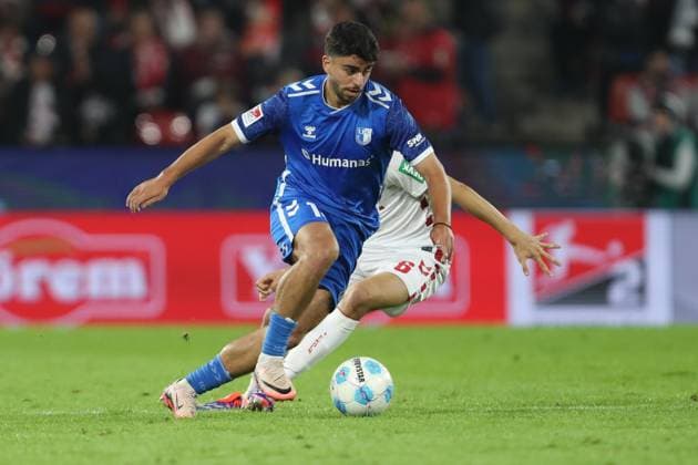 Abu-Bekir Oemer El-Zein (1.FC Magdeburg) und Eric Martel (1. FC Koeln) im Zweikampf waehrend des Spiels der 2. Bundesliga zwischen 1. FC Köln und 1. FC Magdeburg im RheinEnergieStadion am 14. September 2024 in Köln, Deutschland. (Foto von Oliver Kaelke DeFodi Images) +++ Abu-Bekir Oemer El-Zein (1.FC Magdeburg) und Eric Martel (1. FC Koeln) battle for the ball during the 2. Bundesliga match between 1. FC Köln and 1. FC Magdeburg at RheinEnergieStadion on September 14, 2024 in Cologne, Germany. (Photo by Oliver Kaelke DeFodi Images) DFB DFL REGULATIONS PROHIBIT ANY USE OF PHOTOGRAPHS AS IMAGE SEQUENCES AND OR QUASI-VIDEO. Defodi-678_2024_09_14_OK_KOEFCM_1470