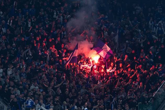 Fußball 2. Bundesliga 5. Spieltag 1. FC Köln - 1. FC Magdeburg am 14.09.2024 im RheinEnergieStadion in Köln Fans zündeln Bengalos Pyrotechnik Pyro Leuchtkörper Rauchbomben im Fanblock von Magdeburg DFB regulations prohibit any use of photographs as image sequences and or quasi-video.