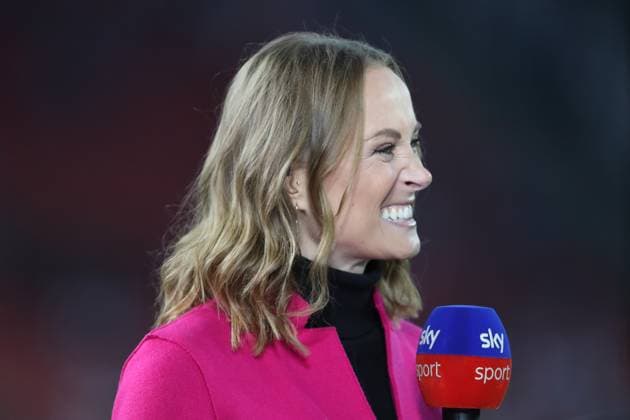 Moderatorin Nele Schenker lacht waehrend des Spiels der 2. Bundesliga zwischen 1. FC Köln und 1. FC Magdeburg im RheinEnergieStadion am 14. September 2024 in Köln, Deutschland. (Foto von Oliver Kaelke DeFodi Images) +++ Moderatorin Nele Schenker laughs during the 2. Bundesliga match between 1. FC Köln and 1. FC Magdeburg at RheinEnergieStadion on September 14, 2024 in Cologne, Germany. (Photo by Oliver Kaelke DeFodi Images) DFB DFL REGULATIONS PROHIBIT ANY USE OF PHOTOGRAPHS AS IMAGE SEQUENCES AND OR QUASI-VIDEO. Defodi-678_2024_05_24_OK_KOEFCM_0030