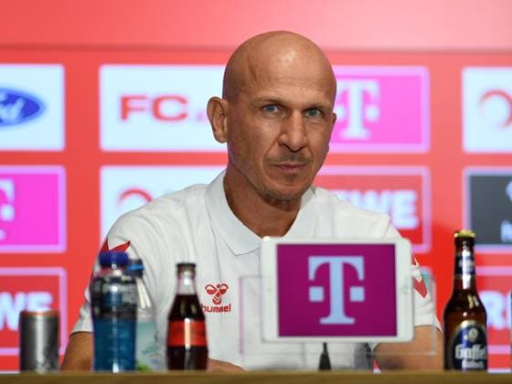 Trainer Gerhard Struber (1. FC Koeln) schaut waehrend des Spiels der 2. Bundesliga zwischen 1. FC Köln und 1. FC Magdeburg im RheinEnergieStadion am 14. September 2024 in Köln, Deutschland. (Foto von Ralf Treese DeFodi Images) +++ Trainer Gerhard Struber (1. FC Koeln) looks on during the 2. Bundesliga match between 1. FC Köln and 1. FC Magdeburg at RheinEnergieStadion on September 14, 2024 in Cologne, Germany. (Photo by Ralf Treese DeFodi Images) DFB DFL REGULATIONS PROHIBIT ANY USE OF PHOTOGRAPHS AS IMAGE SEQUENCES AND OR QUASI-VIDEO. Defodi-521_KOEFCM20240914_096