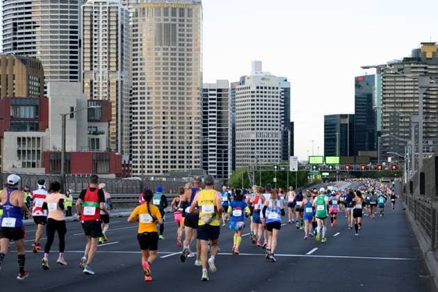 Sport Themen der Woche KW37 SYDNEY MARATHON, Participants cross the Harbour Bridge during the 2024 Sydney Marathon in Sydney, Sunday, September 15, 2024. ( NO ARCHIVING, EDITORIAL USE ONLY, NO USE IN BOOKS WITHOUT CONSENT SYDNEY NEW SOUTH WALES AUSTRALIA  Copyright: xSTEVExMARKHAMx 20240915138168559142