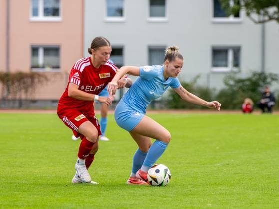 Fussball, Frauen, Regionalliga Nordost, Saison 2024 2025 (3. Spieltag), 1. FC Union Berlin II - FC Viktoria 89, v. l. Marike Laidler (1. FC Union II), Anna-Sophie Berg (FC Viktoria 1889 Berlin). 15.09. 2024, Copyright: xMatthiasxKochx