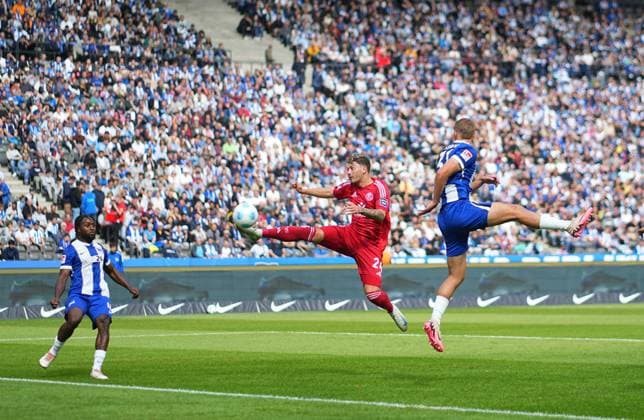 Dawid Kownacki erzielt das Tor zum 0:1, 2. Bundesliga, Hertha BSC vs Fortuna Düsseldorf, Olympiastadion am 15. September 2024 in Berlin, Deutschland. (Foto von Ulrik Pedersen DeFodi Images) Dawid Kownacki scores the teams first goal, 2. Bundesliga, Hertha BSC vs Fortuna Düsseldorf, Olympiastadion on September 15, 2024 in Berlin, Germany. (Photo by Ulrik Pedersen DeFodi Images) DFB DFL REGULATIONS PROHIBIT ANY USE OF PHOTOGRAPHS AS IMAGE SEQUENCES AND OR QUASI-VIDEO. Defodi-659_0129091352