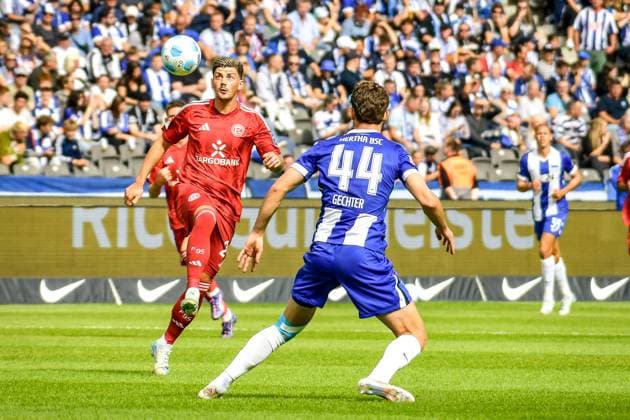 15.09.2024, xlakx, Fussball 2.Bundesliga, Hertha BSC Berlin - Fortuna Düsseldorf emspor, v.l. Dawid Kownacki (Fortuna Düsseldorf 24),Linus Gechter (Hertha BSC 44),Zweikampf, Duell, Kampf, tackle (DFL DFB REGULATIONS PROHIBIT ANY USE OF PHOTOGRAPHS as IMAGE SEQUENCES and or QUASI-VIDEO) Daniel Lakomski Jan Huebner Berlin