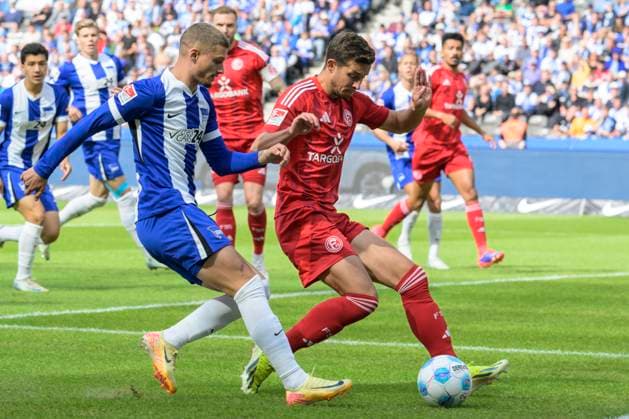 GER, Berlin, Fussball, Hertha BSC vs Fortuna Duesseldorf, 2. Bundesliga, Olympiastadion, 15.09.2024, v.l. Michael Cuisance (Hertha 27), Tim Oberdorf (F95 Duesseldorf 15), Zweikampf, Action, Kampf, kaempft um den Ball, dfl dfb regulations prohibit any use of photographs as image sequences and or quasi video,