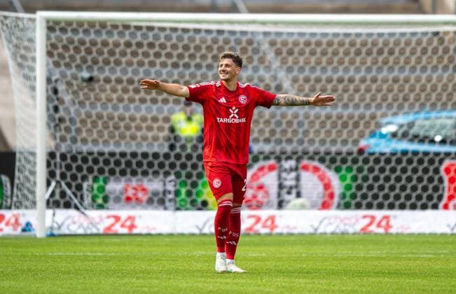 Fussball, Herren, Saison 2024 2025, 2. Bundesliga (5. Spieltag), Hertha BSC - Fortuna Düsseldorf, Dawid Kownacki (Fortuna Düsseldorf), Jubel nach Tor zum 0:1, 15.09. 2024,