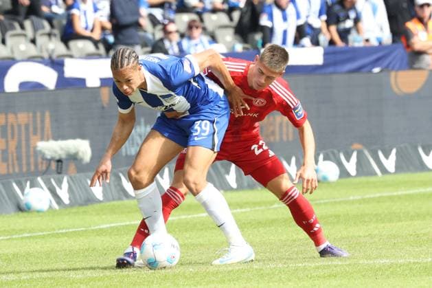 DEU, DFL, 2. FBL, Hertha BSC vs. Fortuna Duesseldorf, 15.09.2024, Berliner Olympiastadion, Berlin, DEU, DFL, 2. FBL, Hertha BSC vs. Fortuna Duesseldorf, im Bild Derry Scherhant (Hertha BSC Berlin 39), Danny Schmidt (Fortuna Duesseldorf 22) DFL - regulations prohibit any use of Photographs as image sequences and or quasi-video Foto: Juergen Engler nordphoto GmbH