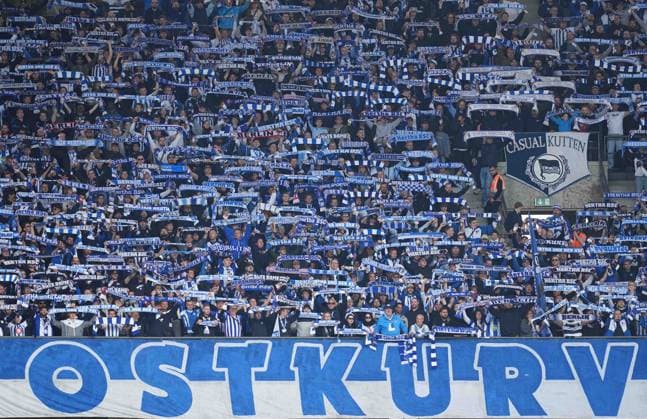 fans aus Hertha Berlin, 2. Bundesliga, Hertha BSC vs Fortuna Düsseldorf, Olympiastadion am 17. September 2024 in Berlin, Deutschland. (Foto von Ulrik Pedersen DeFodi Images) Hertha Berlin fans, 2. Bundesliga, Hertha BSC vs Fortuna Düsseldorf, Olympiastadion on September 17, 2024 in Berlin, Germany. (Photo by Ulrik Pedersen DeFodi Images) DFB DFL REGULATIONS PROHIBIT ANY USE OF PHOTOGRAPHS AS IMAGE SEQUENCES AND OR QUASI-VIDEO. Defodi-659_0020091357