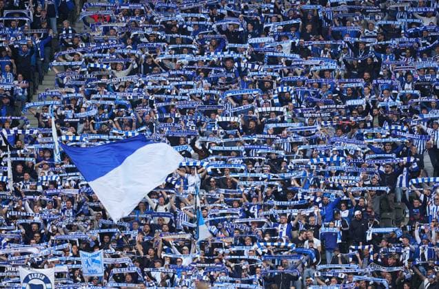 fans aus Hertha Berlin, 2. Bundesliga, Hertha BSC vs Fortuna Düsseldorf, Olympiastadion am 17. September 2024 in Berlin, Deutschland. (Foto von Ulrik Pedersen DeFodi Images) Hertha Berlin fans, 2. Bundesliga, Hertha BSC vs Fortuna Düsseldorf, Olympiastadion on September 17, 2024 in Berlin, Germany. (Photo by Ulrik Pedersen DeFodi Images) DFB DFL REGULATIONS PROHIBIT ANY USE OF PHOTOGRAPHS AS IMAGE SEQUENCES AND OR QUASI-VIDEO. Defodi-659_0168091359