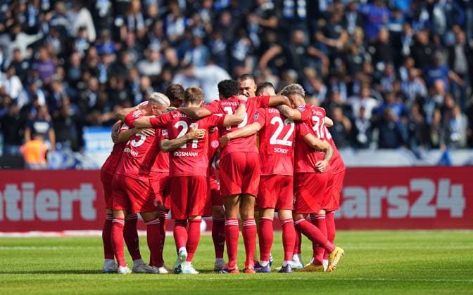 Mannschaft derFortuna Düsseldorf, 2. Bundesliga, Hertha BSC vs Fortuna Düsseldorf, Olympiastadion am 17. September 2024 in Berlin, Deutschland. (Foto von Ulrik Pedersen DeFodi Images) Fortuna Düsseldorf team, 2. Bundesliga, Hertha BSC vs Fortuna Düsseldorf, Olympiastadion on September 17, 2024 in Berlin, Germany. (Photo by Ulrik Pedersen DeFodi Images) DFB DFL REGULATIONS PROHIBIT ANY USE OF PHOTOGRAPHS AS IMAGE SEQUENCES AND OR QUASI-VIDEO. Defodi-659_0755091361