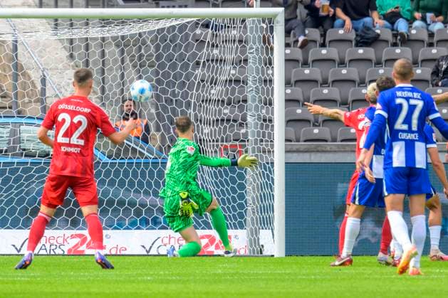 GER, Berlin, Fussball, Hertha BSC vs Fortuna Duesseldorf, 2. Bundesliga, Olympiastadion, 15.09.2024, 0:1 durch Dawid Kownacki (F95 Duesseldorf 24), Tor, Treffer, Jubel, Torjubel, Freude, Begeisterung, feiert, dfl dfb regulations prohibit any use of photographs as image sequences and or quasi video,