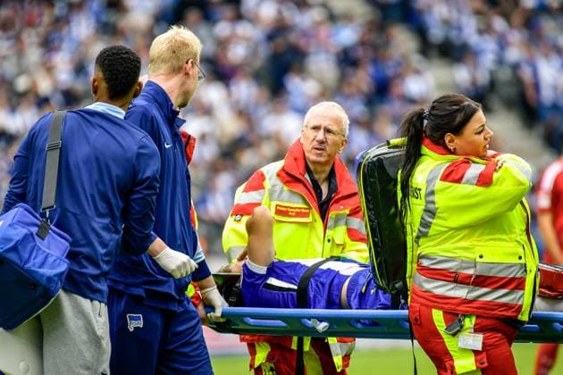 15.09.2024, xlakx, Fussball 2.Bundesliga, Hertha BSC Berlin - Fortuna Düsseldorf emspor, v.l. Linus Gechter (Hertha BSC 44),verletzt auf den Rasen hält sich die Schulter wird mit der Trage vom Patz getragen (DFL DFB REGULATIONS PROHIBIT ANY USE OF PHOTOGRAPHS as IMAGE SEQUENCES and or QUASI-VIDEO) Daniel Lakomski Jan Huebner Berlin