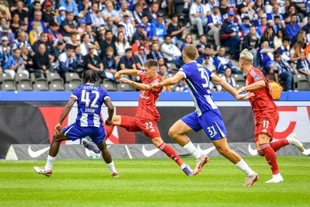15.09.2024, xlakx, Fussball 2.Bundesliga, Hertha BSC Berlin - Fortuna Düsseldorf emspor, v.l. Deyovaisio Zeefuik (Hertha BSC 42),Danny Schmidt (Fortuna Düsseldorf 22),Marton Dardai (Hertha BSC 31),Felix Klaus (Fortuna Düsseldorf 11),Zweikampf, Duell, Kampf, tackle (DFL DFB REGULATIONS PROHIBIT ANY USE OF PHOTOGRAPHS as IMAGE SEQUENCES and or QUASI-VIDEO) Daniel Lakomski Jan Huebner Berlin