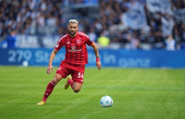 Nicolas Gavory kontrolliert den ball, 2. Bundesliga, Hertha BSC vs Fortuna Düsseldorf, Olympiastadion am 17. September 2024 in Berlin, Deutschland. (Foto von Ulrik Pedersen DeFodi Images) Nicolas Gavory controls the ball, 2. Bundesliga, Hertha BSC vs Fortuna Düsseldorf, Olympiastadion on September 17, 2024 in Berlin, Germany. (Photo by Ulrik Pedersen DeFodi Images) DFB DFL REGULATIONS PROHIBIT ANY USE OF PHOTOGRAPHS AS IMAGE SEQUENCES AND OR QUASI-VIDEO. Defodi-659_0493091378