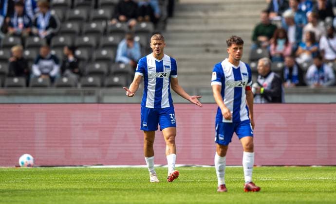 Fussball, Herren, Saison 2024 2025, 2. Bundesliga (5. Spieltag), Hertha BSC - Fortuna Düsseldorf, v.l. Marton Dardai (Hertha BSC), Diego Demme (Hertha BSC), Enttäuschung nach Gegentor zum 0:1, 15.09. 2024,