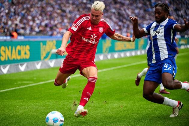 Felix Klaus (Fortuna Duesseldorf, 11), Deyovaisio Zeefuik (Hertha BSC, 42), GER, Hertha BSC vs. Fortuna Duesseldorf, Fussball Herren, 2. Bundesliga, Saison 2024 2025, 05. Spieltag, 15.09.2024. (DFL REGULATIONS PROHIBIT ANY USE OF PHOTOGRAPHS AS IMAGE SEQUENCES AND OR QUASI - VIDEO). GER, Hertha BSC vs. Fortuna Duesseldorf, Fussball Herren, 2. Bundesliga, Saison 2024 2025, 05. Spieltag, 15.09.2024. Berlin