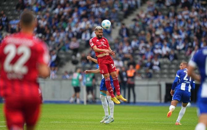 Nicolas Gavory Köpfe, 2. Bundesliga, Hertha BSC vs Fortuna Düsseldorf, Olympiastadion am 17. September 2024 in Berlin, Deutschland. (Foto von Ulrik Pedersen DeFodi Images) Nicolas Gavory heads, 2. Bundesliga, Hertha BSC vs Fortuna Düsseldorf, Olympiastadion on September 17, 2024 in Berlin, Germany. (Photo by Ulrik Pedersen DeFodi Images) DFB DFL REGULATIONS PROHIBIT ANY USE OF PHOTOGRAPHS AS IMAGE SEQUENCES AND OR QUASI-VIDEO. Defodi-659_0924091396