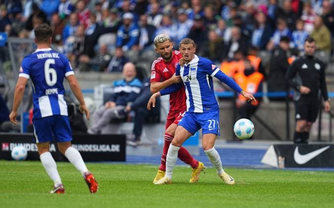 MichaÃ«l Cuisance, Nicolas Gavory kämpfen um den ball, 2. Bundesliga, Hertha BSC vs Fortuna Düsseldorf, Olympiastadion am 17. September 2024 in Berlin, Deutschland. (Foto von Ulrik Pedersen DeFodi Images) MichaÃ«l Cuisance, Nicolas Gavory battle for the ball, 2. Bundesliga, Hertha BSC vs Fortuna Düsseldorf, Olympiastadion on September 17, 2024 in Berlin, Germany. (Photo by Ulrik Pedersen DeFodi Images) DFB DFL REGULATIONS PROHIBIT ANY USE OF PHOTOGRAPHS AS IMAGE SEQUENCES AND OR QUASI-VIDEO. Defodi-659_0157091403