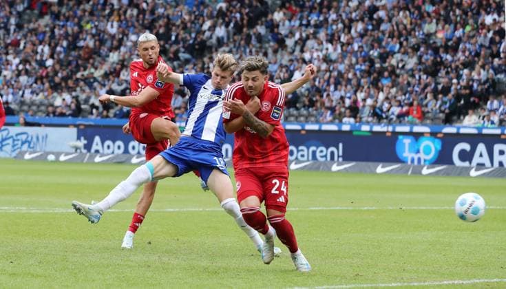 Jona Niemiec erzielt das Tor zum 0:2, Dawid Kownacki, Luca Schuler Fußball Fussball DFL 2.Bundesliga Herren 5.Spieltag Saison 2024 2025 15.09.2024 Hertha BSC Berlin vs. Fortuna Düsseldorf DFL regulations prohibit any use of photographs as image sequences and or quasi-video