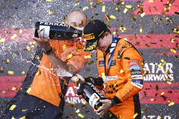 PIASTRI Oscar (aus), McLaren F1 Team MCL38, portrait podium celebration during the Formula 1 Azerbaijan Grand Prix 2024, 17th round of the 2024 Formula One World Championship, WM, Weltmeisterschaft from September 13 to 15, 2024 on the Baku City Circuit, in Baku, Azerbaijan - F1 - AZERBAIJAN GRAND PRIX 2024 DPPI Panoramic  240915_R17_AZERBAIJAN_DP_EA029412