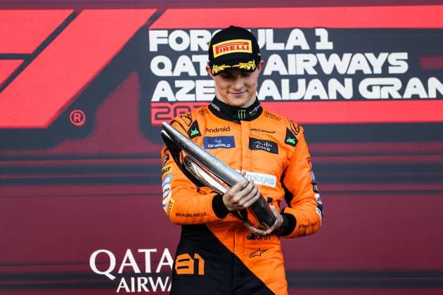 PIASTRI Oscar (aus), McLaren F1 Team MCL38, portrait podium trophy during the Formula 1 Azerbaijan Grand Prix 2024, 17th round of the 2024 Formula One World Championship, WM, Weltmeisterschaft from September 13 to 15, 2024 on the Baku City Circuit, in Baku, Azerbaijan - F1 - AZERBAIJAN GRAND PRIX 2024 DPPI Panoramic  240915_R17_AZERBAIJAN_0I7A1165_1