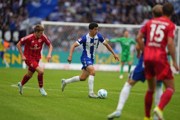 Ibrahim Maza kontrolliert den ball, 2. Bundesliga, Hertha BSC vs Fortuna Düsseldorf, Olympiastadion am 17. September 2024 in Berlin, Deutschland. (Foto von Ulrik Pedersen DeFodi Images) Ibrahim Maza controls the ball, 2. Bundesliga, Hertha BSC vs Fortuna Düsseldorf, Olympiastadion on September 17, 2024 in Berlin, Germany. (Photo by Ulrik Pedersen DeFodi Images) DFB DFL REGULATIONS PROHIBIT ANY USE OF PHOTOGRAPHS AS IMAGE SEQUENCES AND OR QUASI-VIDEO. Defodi-659_0716091447