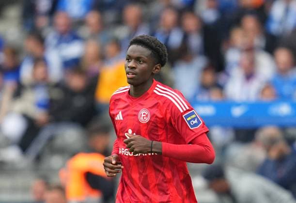 Noah Mbamba schaut, 2. Bundesliga, Hertha BSC vs Fortuna Düsseldorf, Olympiastadion am 17. September 2024 in Berlin, Deutschland. (Foto von Ulrik Pedersen DeFodi Images) Noah Mbamba looks on, 2. Bundesliga, Hertha BSC vs Fortuna Düsseldorf, Olympiastadion on September 17, 2024 in Berlin, Germany. (Photo by Ulrik Pedersen DeFodi Images) DFB DFL REGULATIONS PROHIBIT ANY USE OF PHOTOGRAPHS AS IMAGE SEQUENCES AND OR QUASI-VIDEO. Defodi-659_0218091452