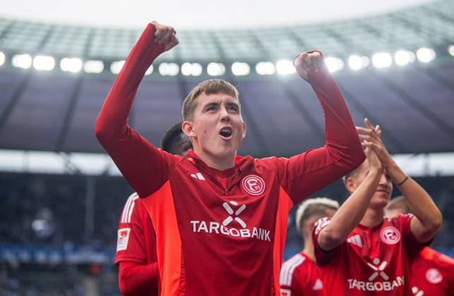 Fussball, Herren, Saison 2024 2025, 2. Bundesliga (5. Spieltag), Hertha BSC - Fortuna Düsseldorf, Isak Johannesson (Fortuna Düsseldorf), Jubel nach Abpfiff, 15.09. 2024,