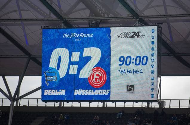 Fussball, Herren, Saison 2024 2025, 2. Bundesliga (5. Spieltag), Hertha BSC - Fortuna Düsseldorf, Anzeigetafel mit 0:2-Endstand, 15.09. 2024,