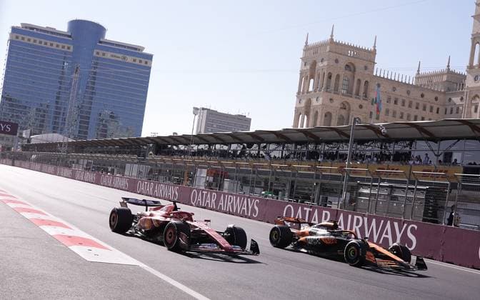 FORMULA 1 QATAR AIRWAYS AZERBAIJAN GRAND PRIX 2024 15.09.2024, Baku City Circuit , Baku, FORMULA 1 QATAR AIRWAYS AZERBAIJAN GRAND PRIX 2024 ,im Bild Überholmanöver von Oscar Piastri (AUS), McLaren F1 Team an Charles Leclerc (MCO), Scuderia Ferrari HP