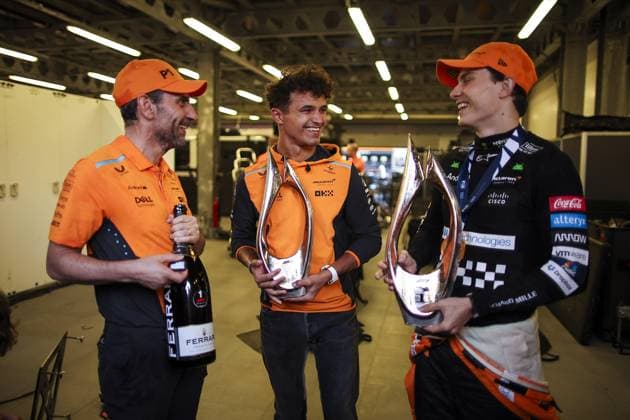 McLaren F1 Team, NORRIS Lando (gbr), McLaren F1 Team MCL38, portrait, STELLA Andrea (ita), Team Principal of McLaren F1 Team, portrait and PIASTRI Oscar (aus), McLaren F1 Team MCL38, portrait celebration during the Formula 1 Azerbaijan Grand Prix 2024, 17th round of the 2024 Formula One World Championship, WM, Weltmeisterschaft from September 13 to 15, 2024 on the Baku City Circuit, in Baku, Azerbaijan - F1 - AZERBAIJAN GRAND PRIX 2024 DPPI Panoramic 240915_R17_AZERBAIJAN_DP_EA012860