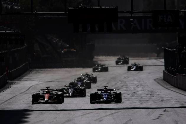 04 NORRIS Lando (gbr), McLaren F1 Team MCL38, action and 22 TSUNODA Yuki (jap), Visa Cash App RB F1 Team VCARB 01, action during the Formula 1 Azerbaijan Grand Prix 2024, 17th round of the 2024 Formula One World Championship, WM, Weltmeisterschaft from September 13 to 15, 2024 on the Baku City Circuit, in Baku, Azerbaijan - F1 - AZERBAIJAN GRAND PRIX 2024 DPPI Panoramic 240915_R17_AZERBAIJAN_DP_EA010635