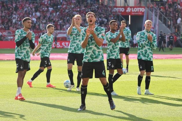 GER, Mainz 05 vs SV Werder Bremen 15.09.2024, MEWA ARENA, Mainz, GER, Mainz 05 vs SV Werder Bremen im Bild: Niklas Stark (Werder Bremen 04); Justin Njinmah (SV Werder Bremen 11); Mitchell Weiser Mitchell-Elijah Weiser (Werder Bremen 08); Amos Pieper (Werder Bremen 05); Marco Gruell Grüll (Werder Bremen 17); Felix Agu (Werder Bremen 27); macht die Fans heiss