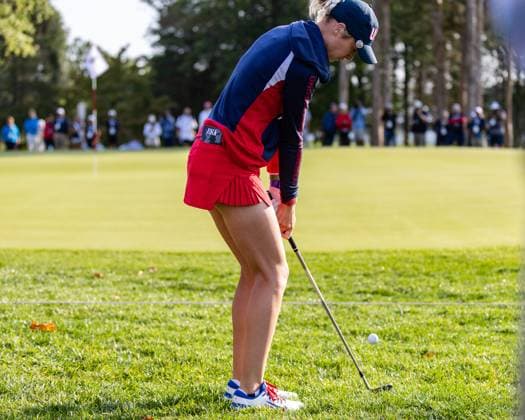September 15, 2024, Gainesville, Va, USA: Team USA s NELLY KORDA chips onto the green on the first hole during the singles matches on day three of the 2024 Solheim Cup. Gainesville USA - ZUMAb237 20240915_znp_b237_017 Copyright: xRobertxBlakleyx