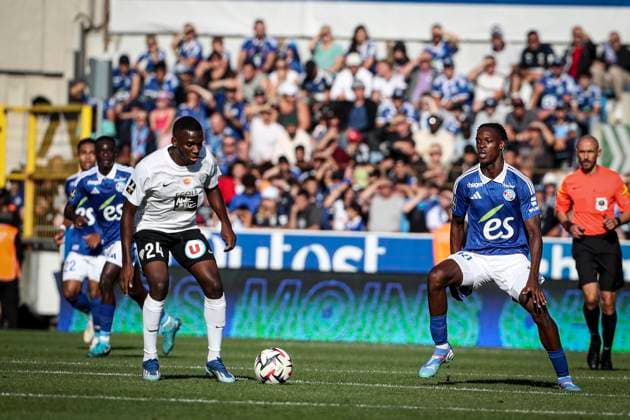 Fußball, Racing Straßburg - SCO Angers 10 Emanuel Emegha (RCS) FOOTBALL : Ligue 1 Racing Strasbourg vs Angers Stade de la Meinau - 15 09 2024 ElyxandroCegarra Panoramic 