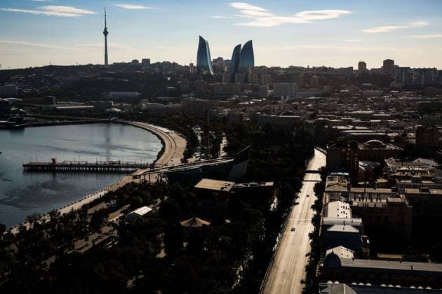55 SAINZ Carlos (spa), Scuderia Ferrari SF-24, action during the Formula 1 Azerbaijan Grand Prix 2024, 17th round of the 2024 Formula One World Championship, WM, Weltmeisterschaft from September 13 to 15, 2024 on the Baku City Circuit, in Baku, Azerbaijan - F1 - AZERBAIJAN GRAND PRIX 2024 DPPI Panoramic  240915_R17_AZERBAIJAN_DP_FG0O0782