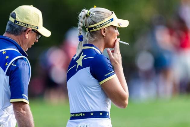September 15, 2024, Gainesville, Virginia, USA: Team Europe s CHARLEY HULL has a smoke on the third hole during the singles matches on day three of the 2024 Solheim Cup. Gainesville USA - ZUMAb237 20240915_znp_b237_014 Copyright: xRobertxBlakleyx
